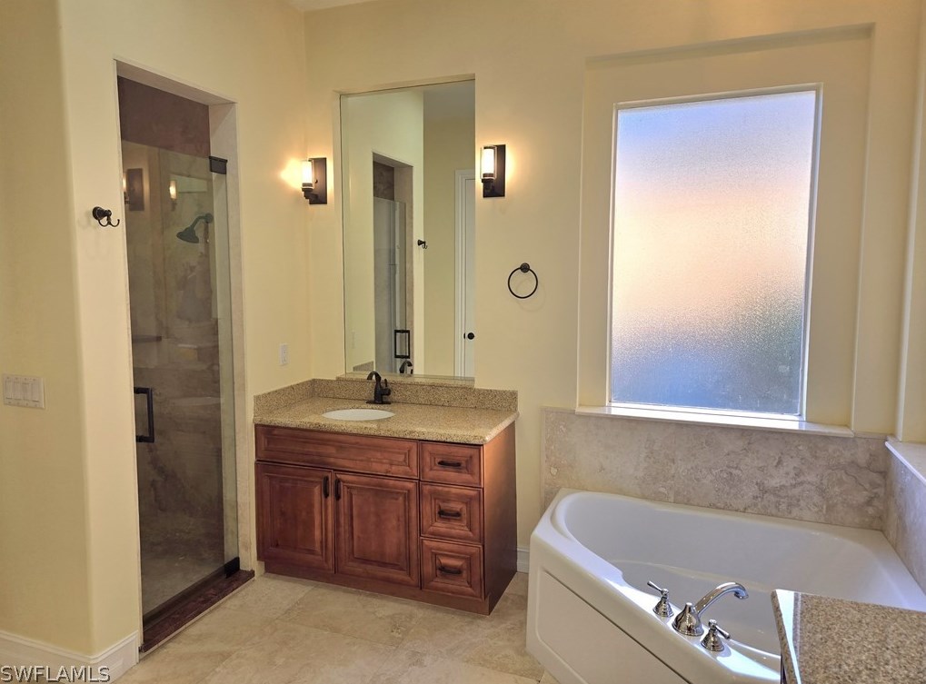 1430 Serrano Cir, Naples FL 34105-4952 exterior