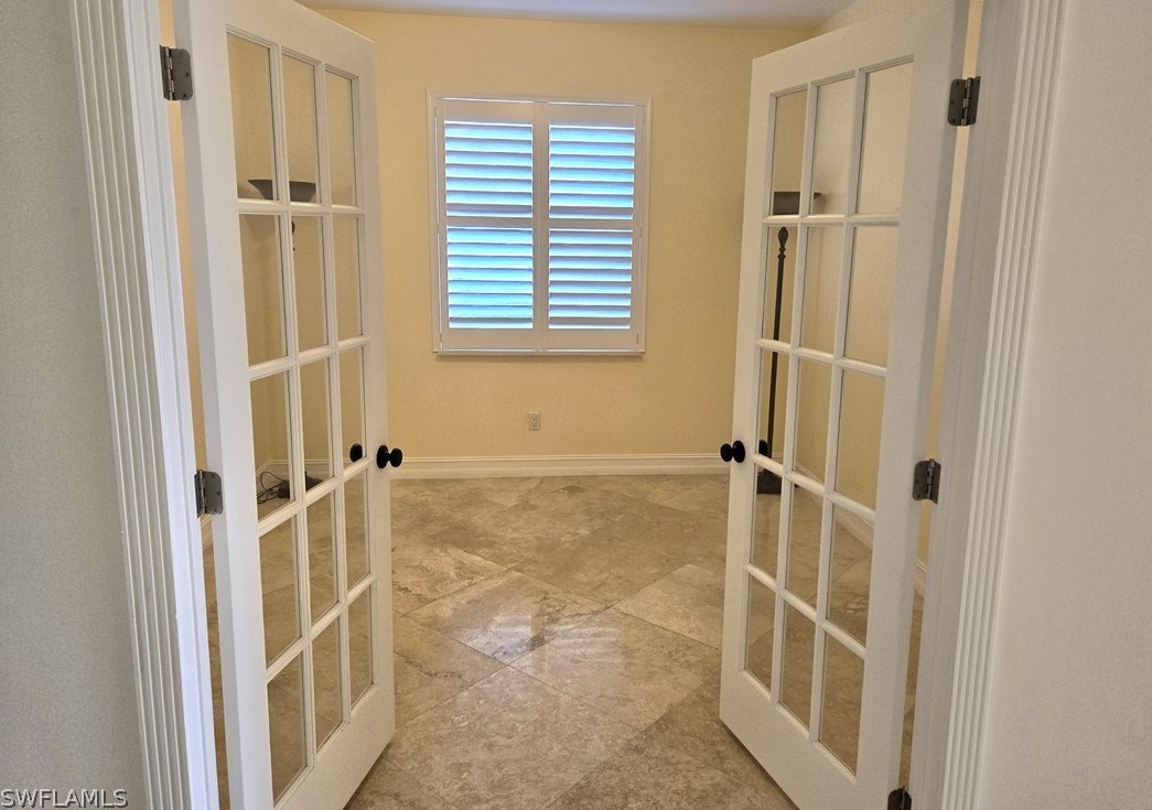 1430 Serrano Cir, Naples FL 34105-4952 exterior