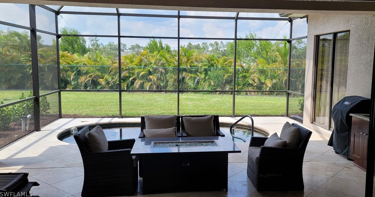 1430 Serrano Cir, Naples FL 34105-4952 exterior