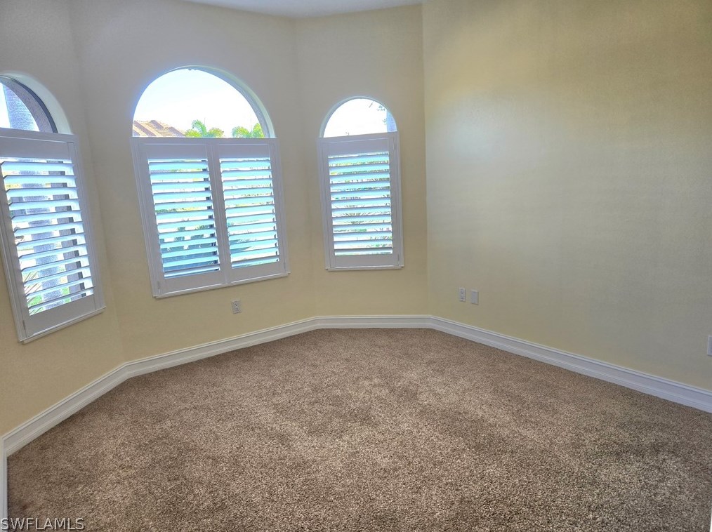 1430 Serrano Cir, Naples FL 34105-4952 exterior