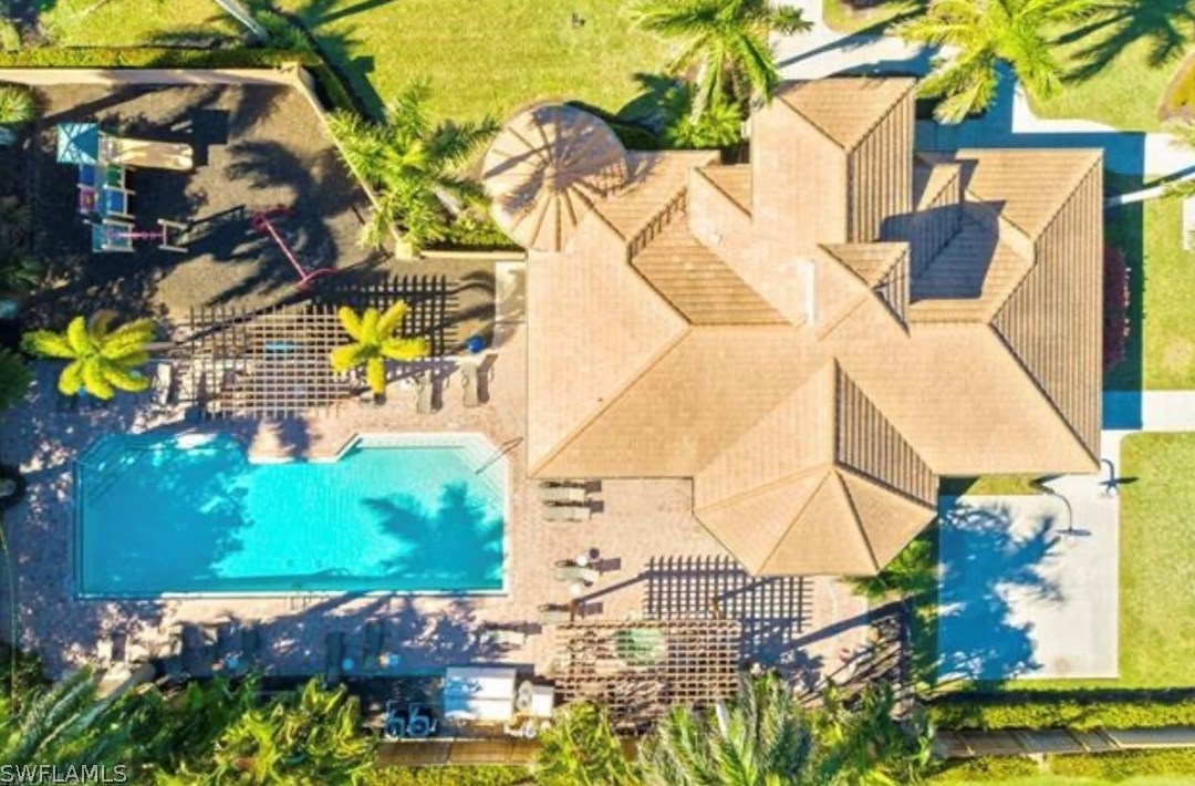 1430 Serrano Cir, Naples FL 34105-4952 exterior