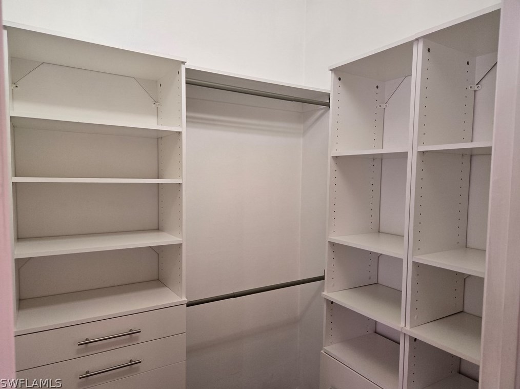 1430 Serrano Cir, Naples FL 34105-4952 exterior