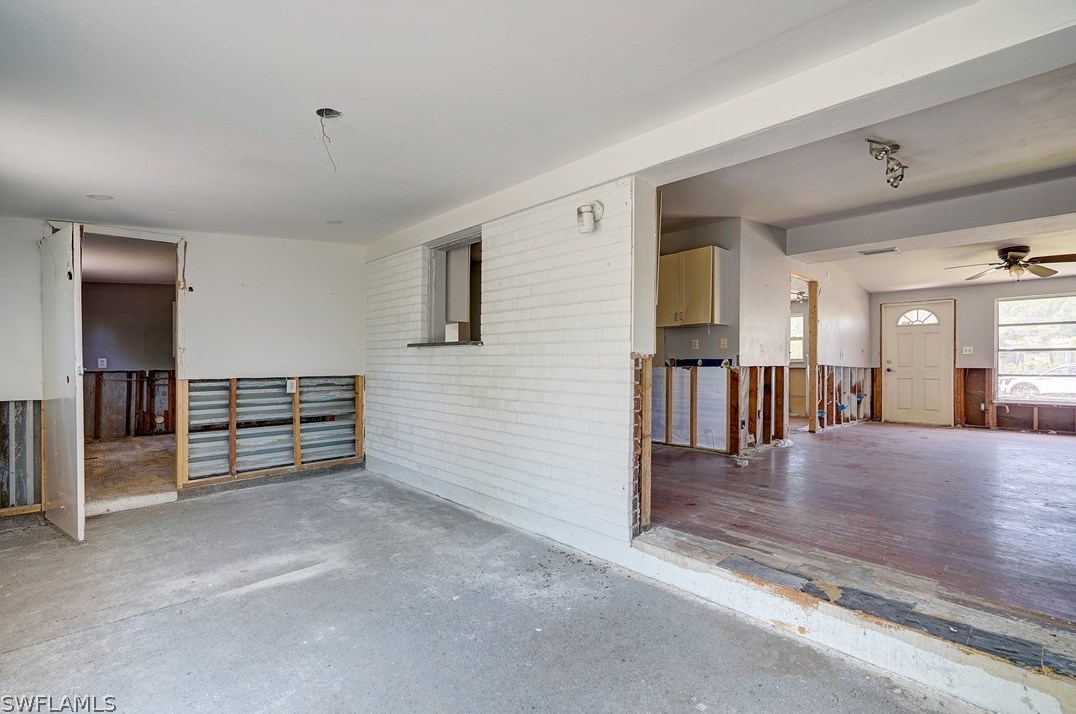 1897 Hbr Ln, Naples FL 34104-0317 exterior