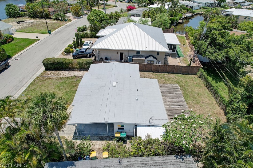 1897 Hbr Ln, Naples FL 34104-0317 exterior