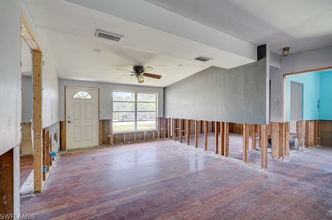 1897 Hbr Ln, Naples FL 34104-0317 exterior