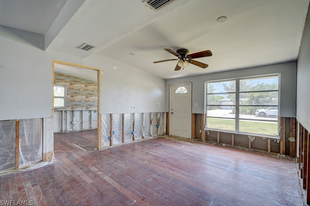 1897 Hbr Ln, Naples FL 34104-0317 exterior