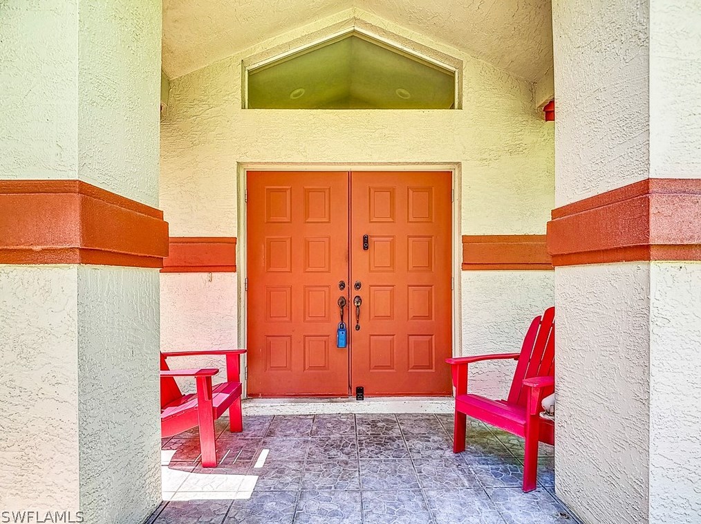 3661 5th Ave, Naples FL  34117-4109 exterior