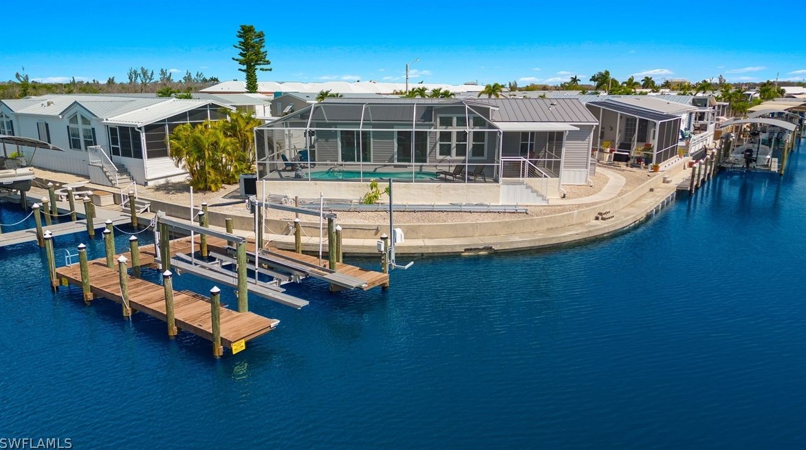 2950 Sloop Ln, Saint James City FL  33956-2388 exterior