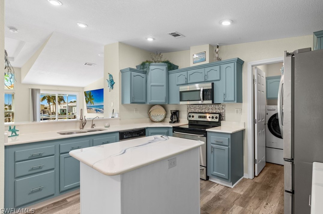 2950 Sloop Ln, Saint James City FL  33956-2388 exterior