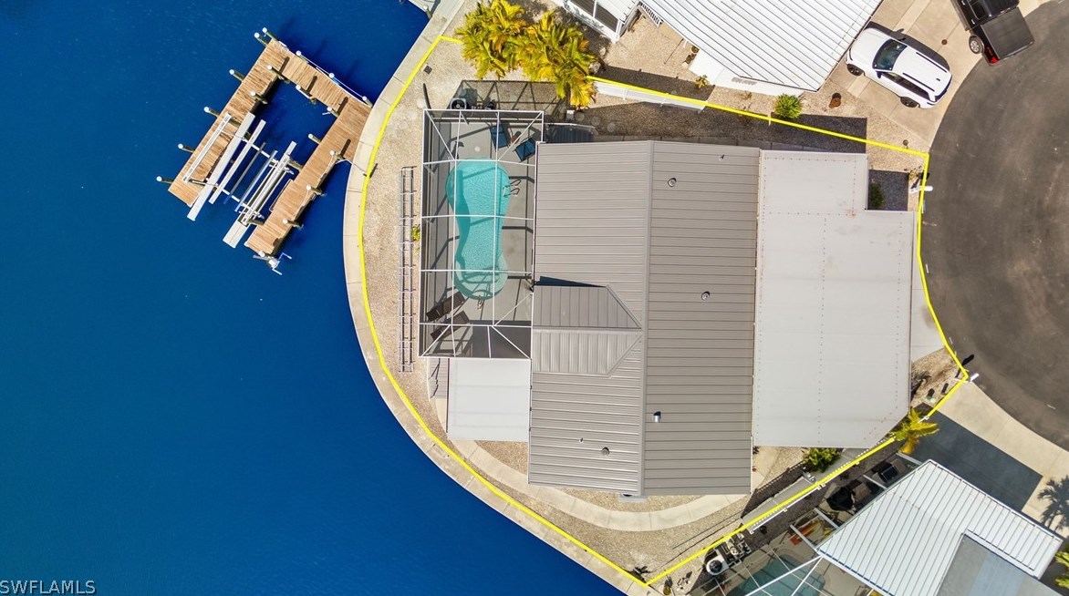 2950 Sloop Ln, Saint James City FL  33956-2388 exterior