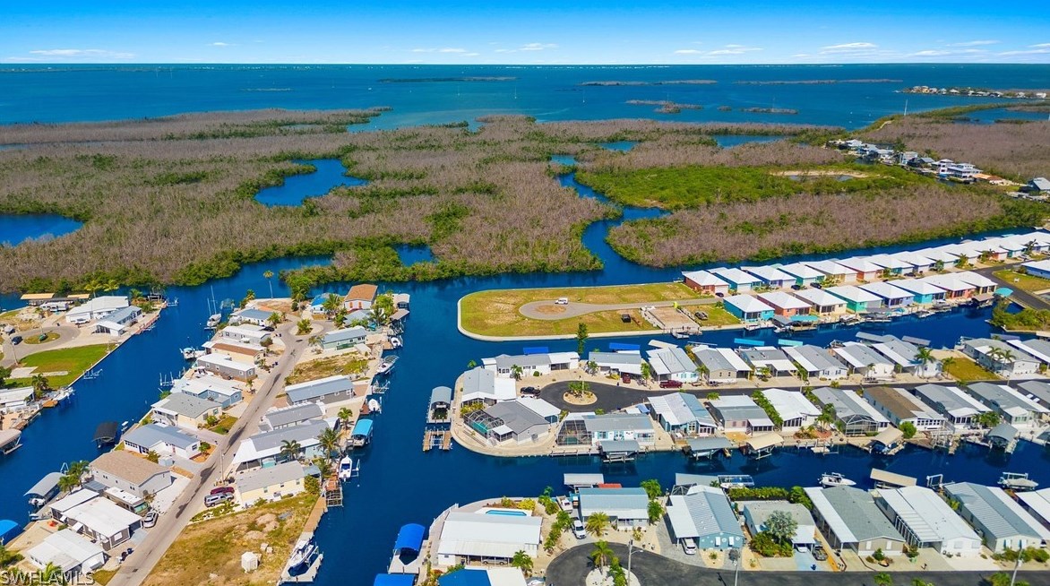 2950 Sloop Ln, Saint James City FL  33956-2388 exterior