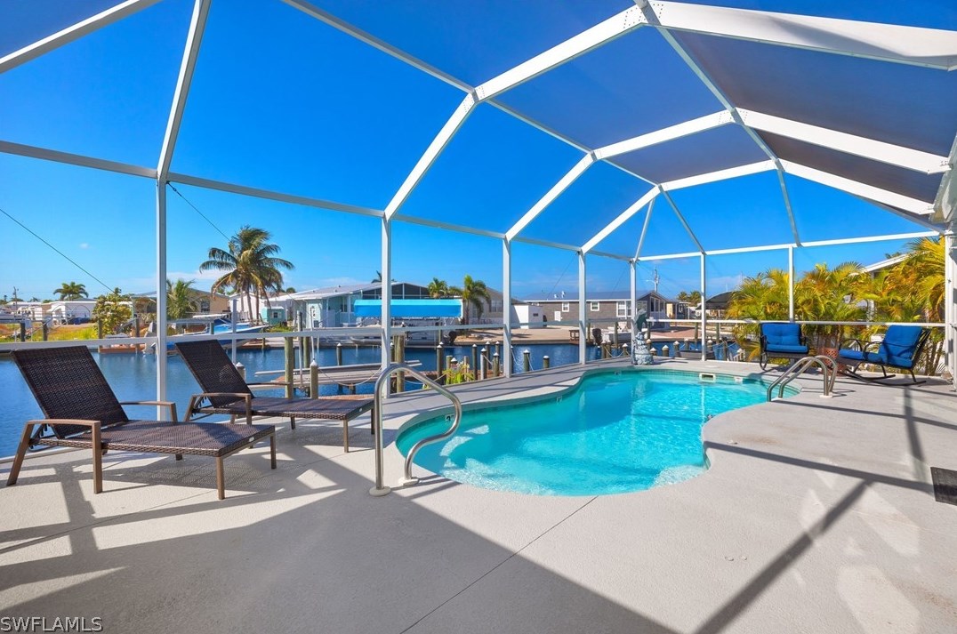 2950 Sloop Ln, Saint James City FL  33956-2388 exterior