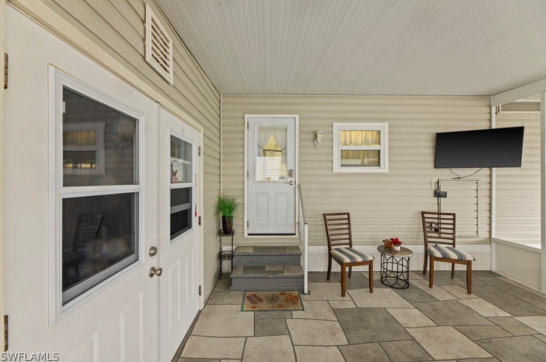 339 Shoreland Dr, Fort Myers FL  33905-3147 exterior