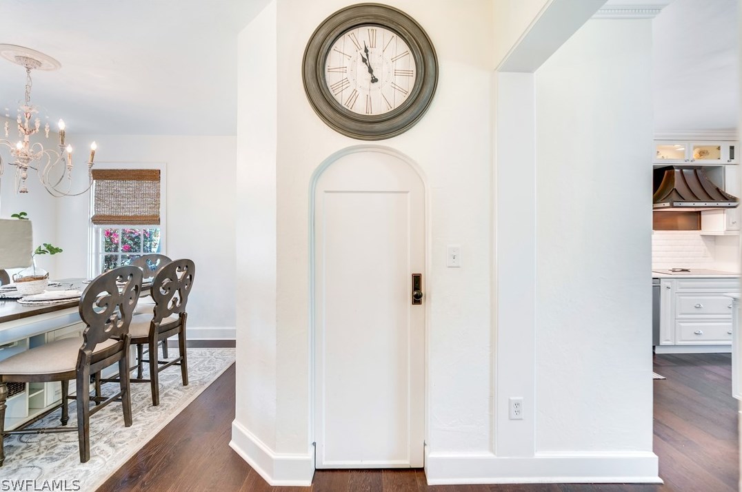 1221 Canterbury Dr, Fort Myers FL  33901-8762 exterior