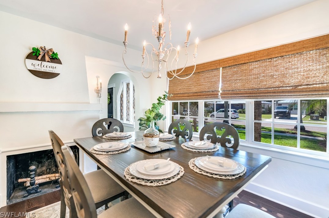 1221 Canterbury Dr, Fort Myers FL  33901-8762 exterior