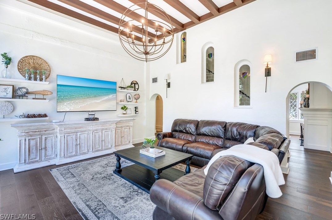 1221 Canterbury Dr, Fort Myers FL  33901-8762 exterior