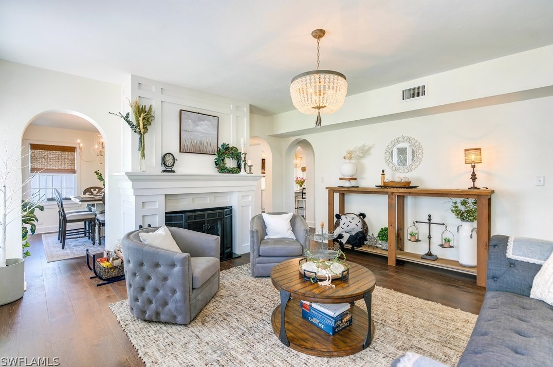 1221 Canterbury Dr, Fort Myers FL  33901-8762 exterior