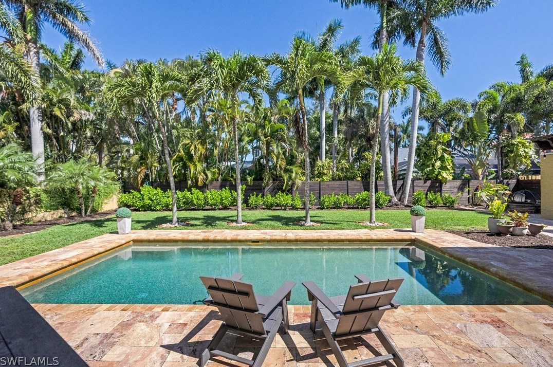 1221 Canterbury Dr, Fort Myers FL  33901-8762 exterior