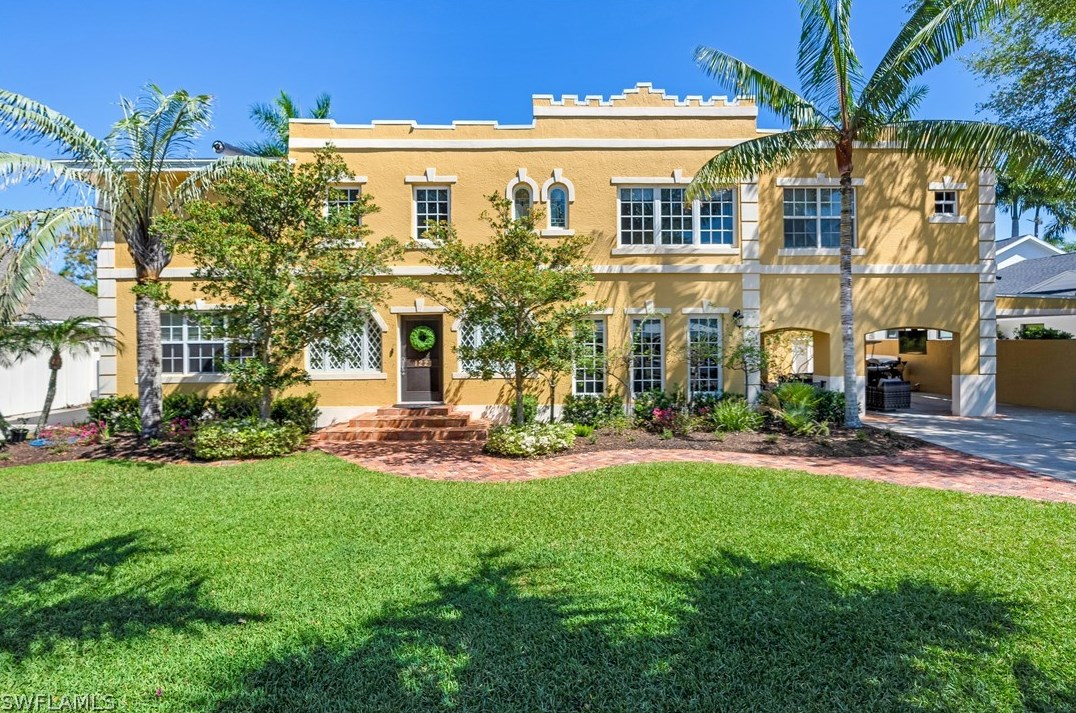 1221 Canterbury Dr, Fort Myers FL  33901-8762 exterior