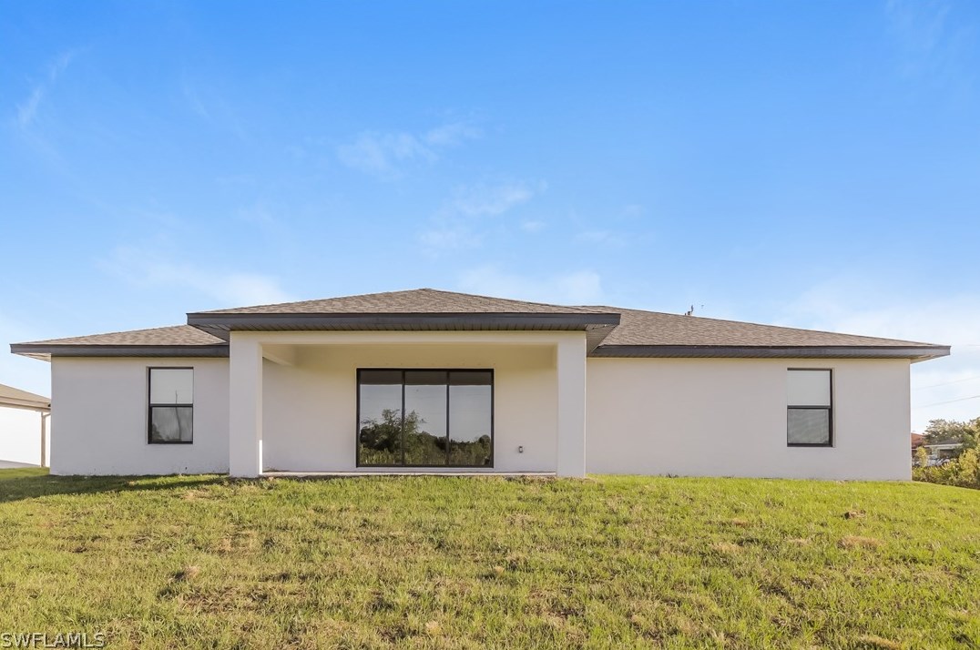 2704 31 St, Lehigh Acres FL  33971-5748 exterior