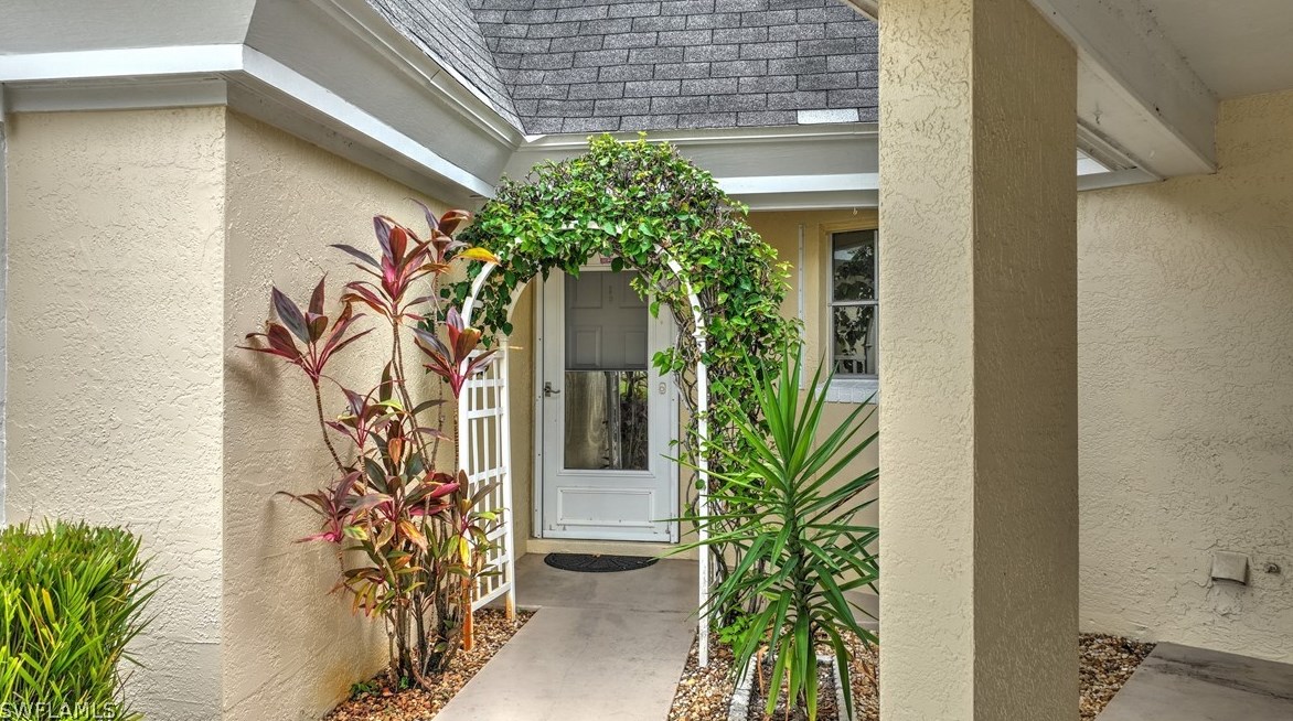 2 Regency Ct, Lehigh Acres FL  33936-5287 exterior