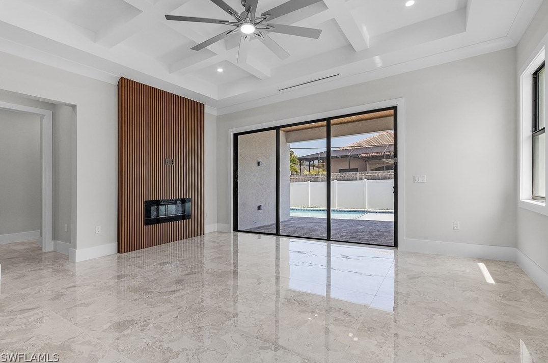 689 101 Ave, Naples FL 34108-3206 exterior