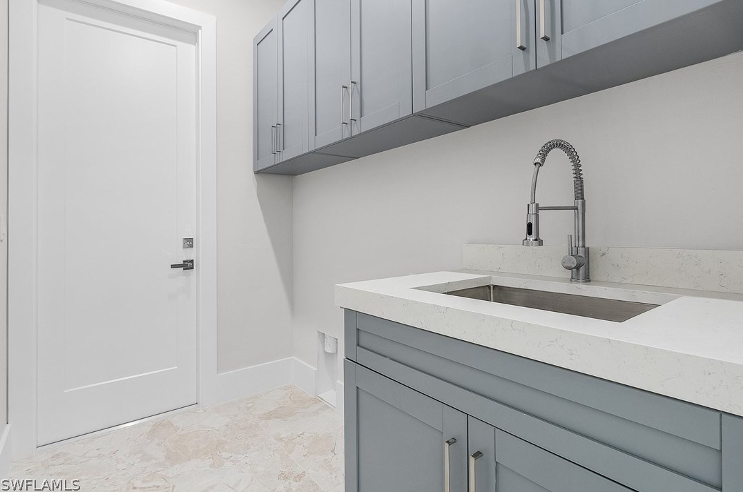 689 101 Ave, Naples FL 34108-3206 exterior