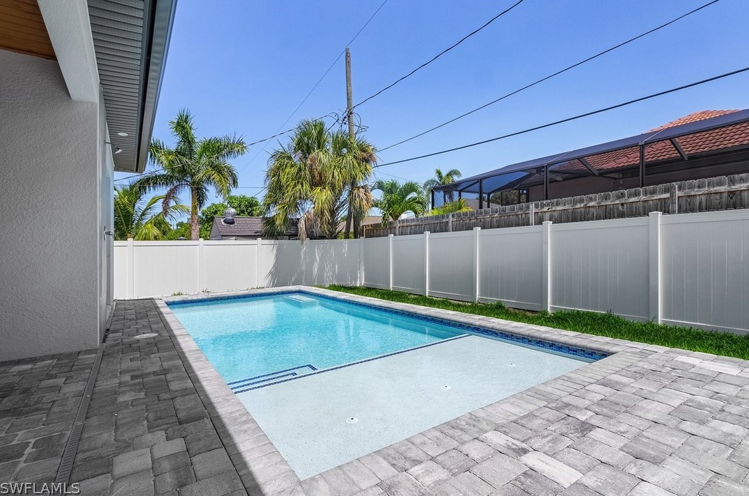 689 101 Ave, Naples FL 34108-3206 exterior