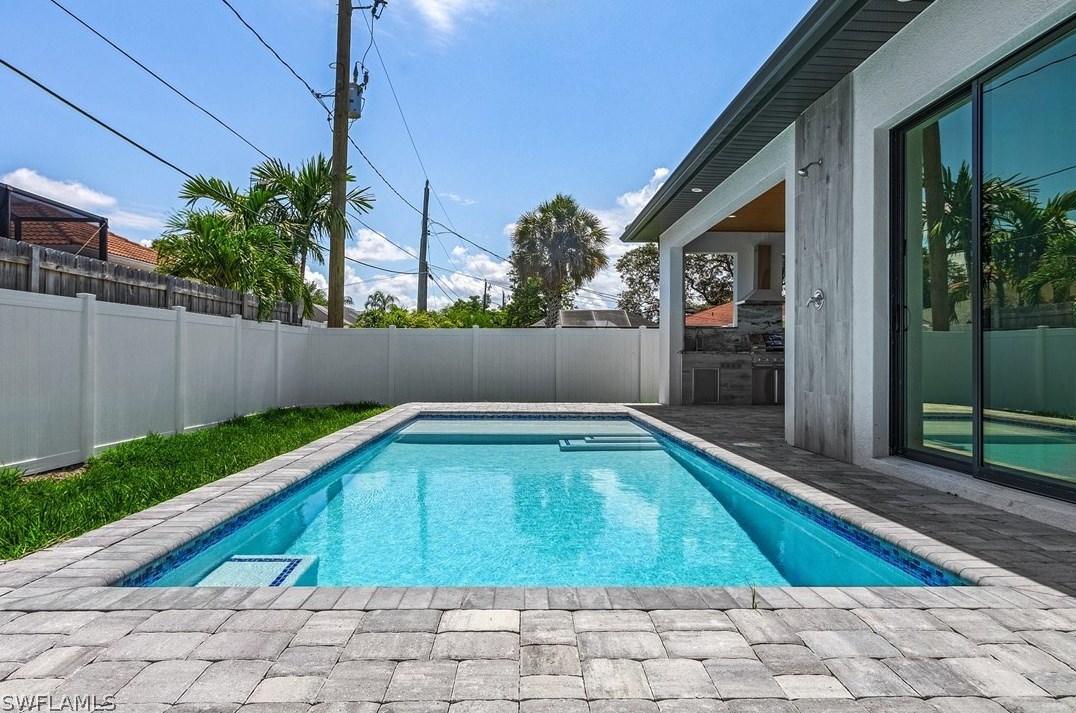 689 101 Ave, Naples FL 34108-3206 exterior