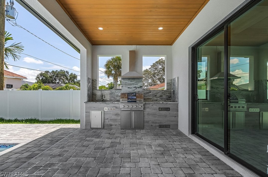 689 101 Ave, Naples FL 34108-3206 exterior