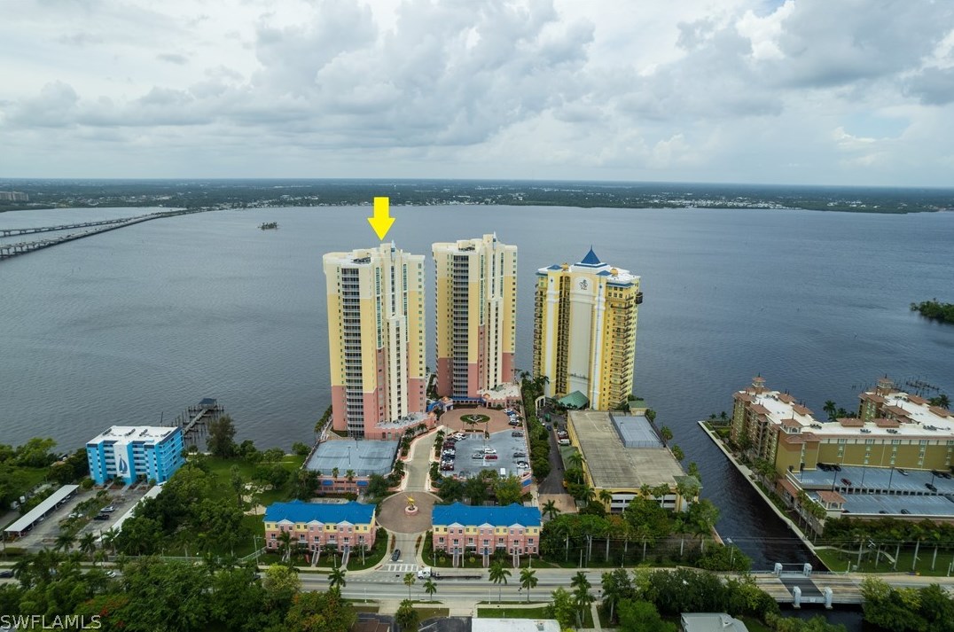 2743 1st St, Fort Myers FL  33916-1823 exterior