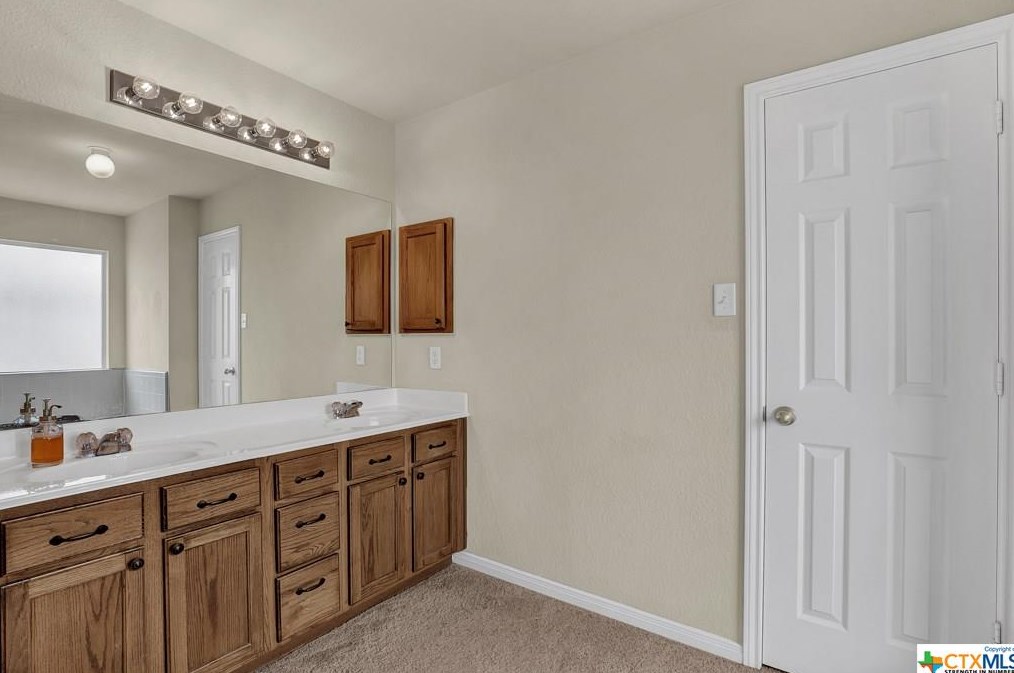 509 Chapel Bnd, New Braunfels TX 78130-3190 exterior