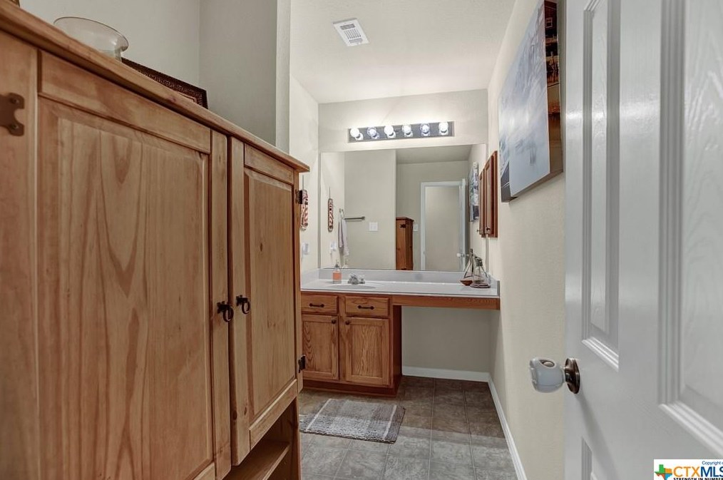 509 Chapel Bnd, New Braunfels TX 78130-3190 exterior