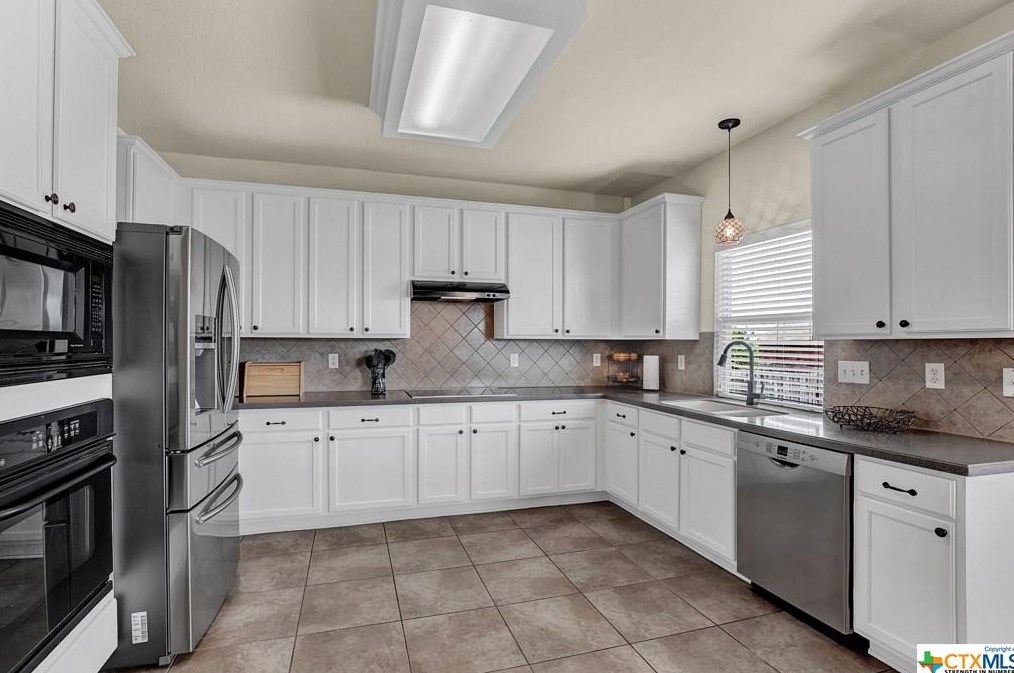 509 Chapel Bnd, New Braunfels TX 78130-3190 exterior