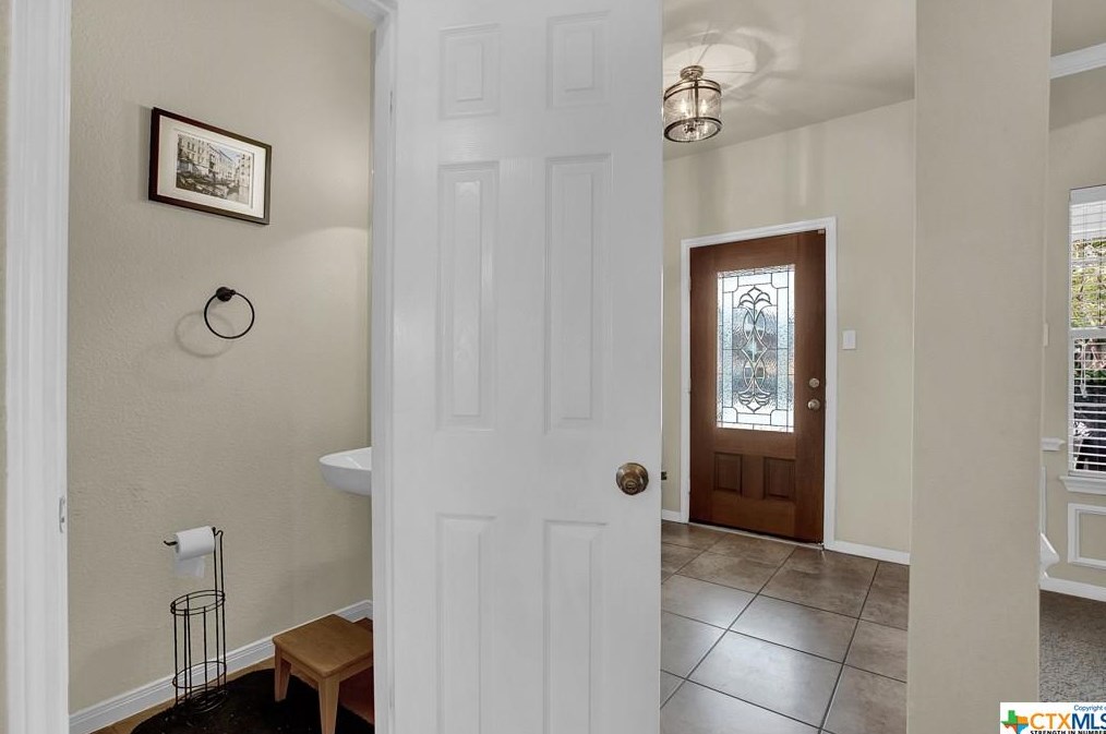 509 Chapel Bnd, New Braunfels TX 78130-3190 exterior