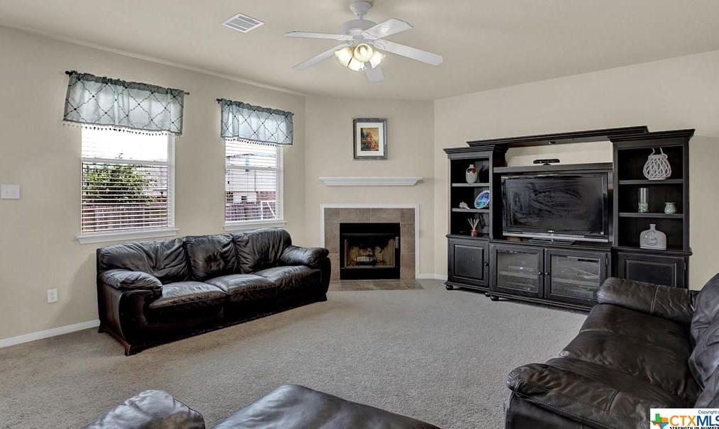 509 Chapel Bnd, New Braunfels TX 78130-3190 exterior