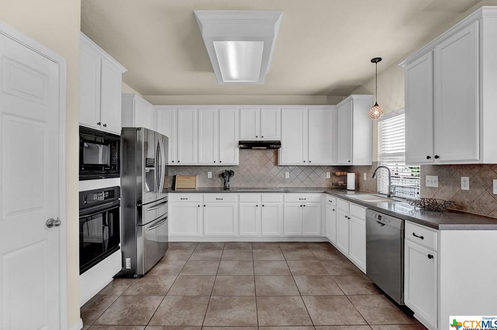 509 Chapel Bnd, New Braunfels TX 78130-3190 exterior