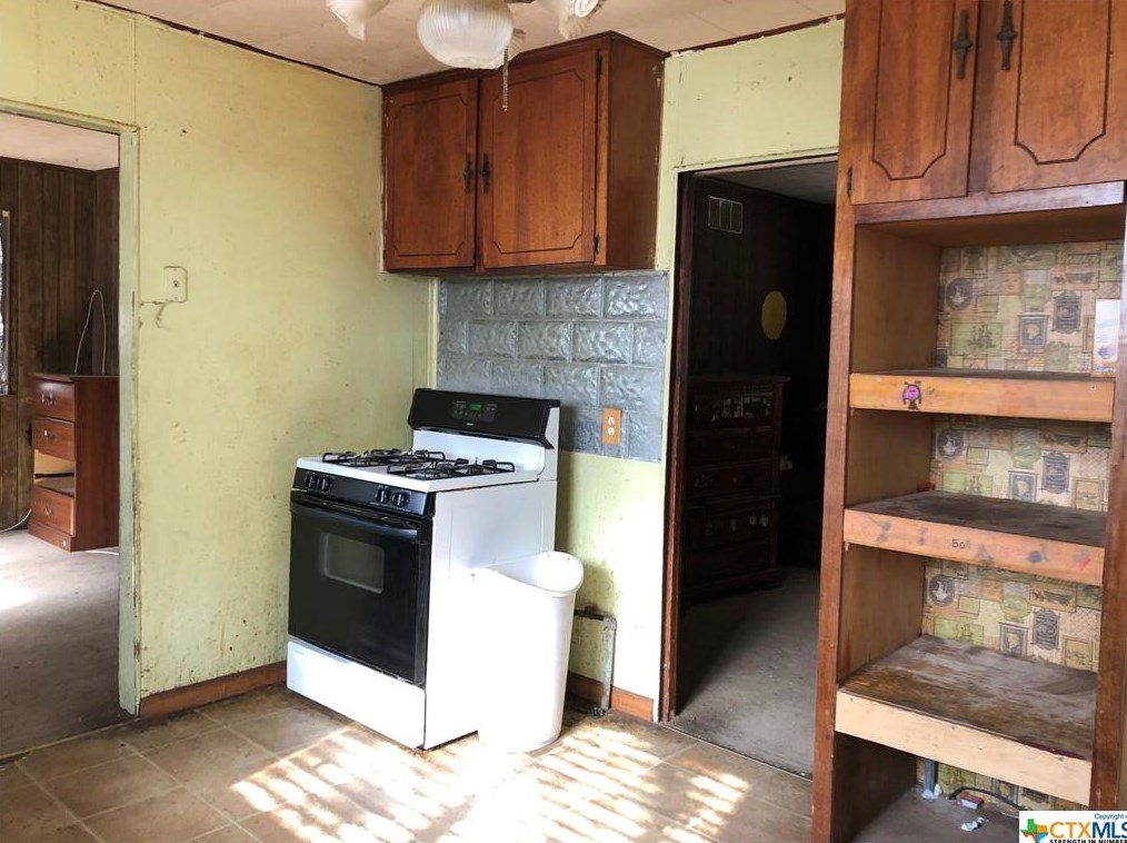 2205 San Antonio St, New Braunfels TX 78130-6764 exterior