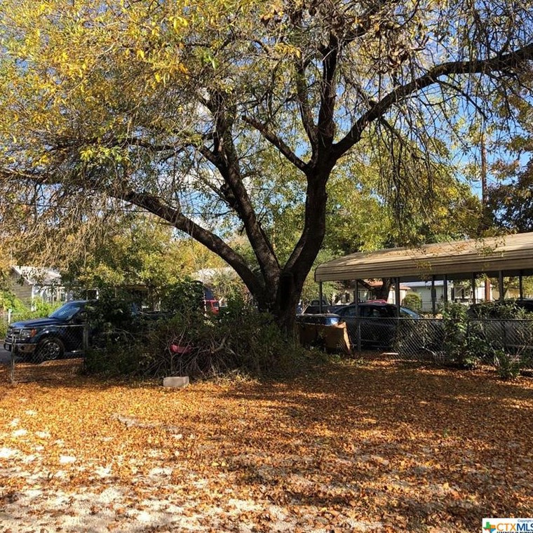 2205 San Antonio St, New Braunfels TX 78130-6764 exterior