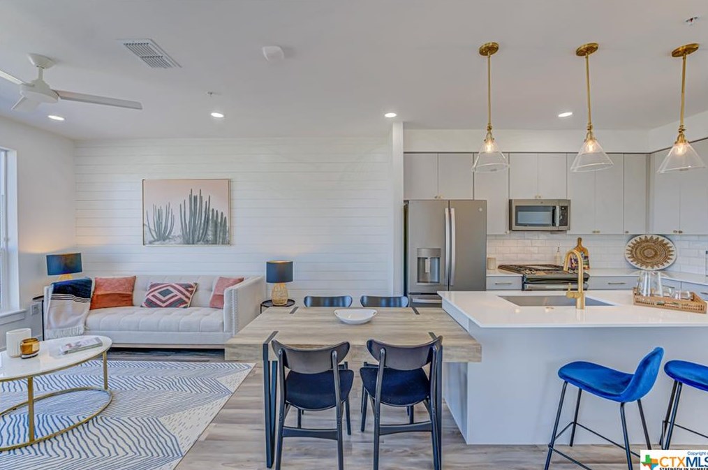 657 Stadtbach St, New Braunfels TX 78130-5461 exterior