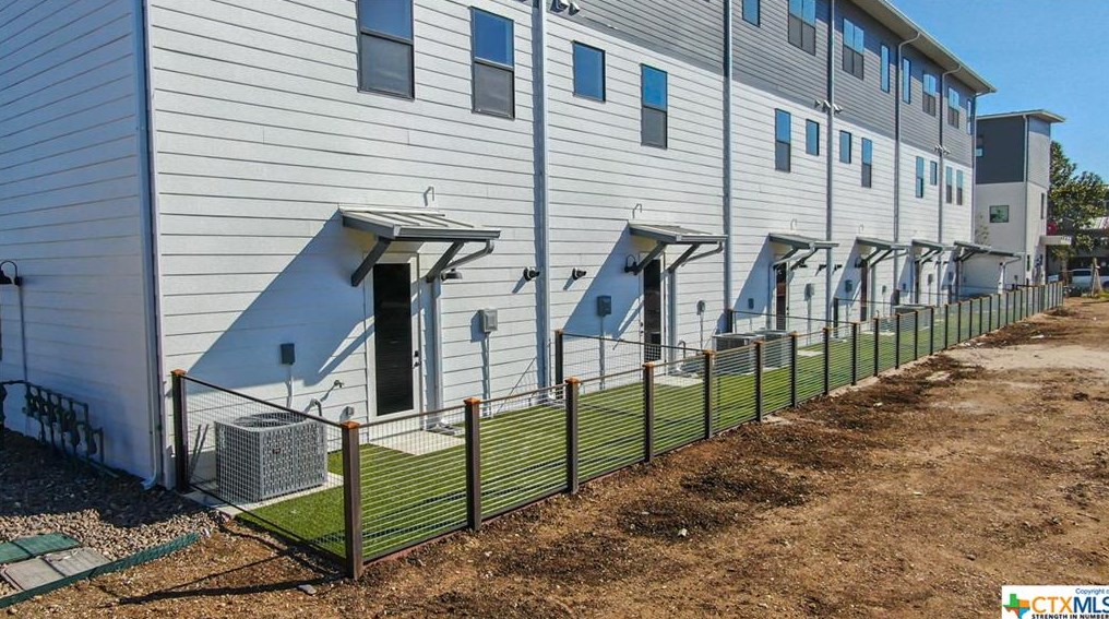 657 Stadtbach St, New Braunfels TX 78130-5461 exterior