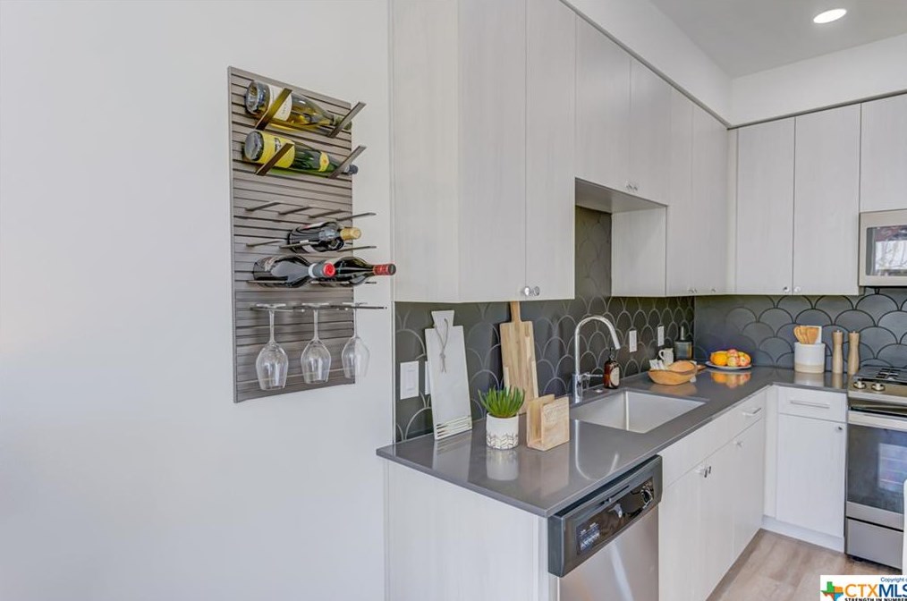 657 Stadtbach St, New Braunfels TX 78130-5461 exterior