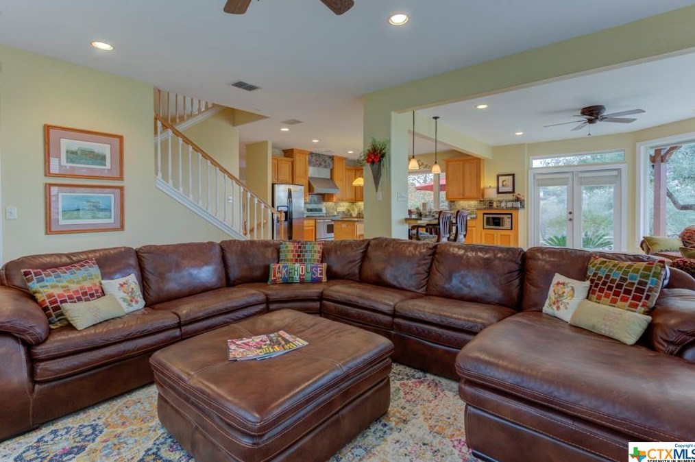 1025-1031 Kings Cv Dr, New Braunfels TX exterior