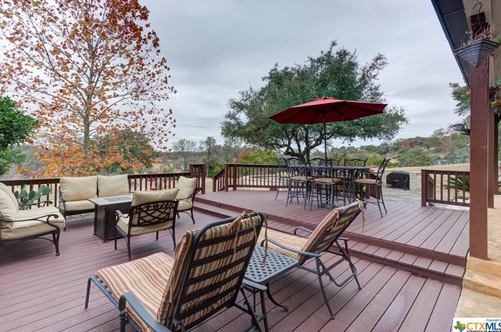 1025-1031 Kings Cv Dr, New Braunfels TX exterior