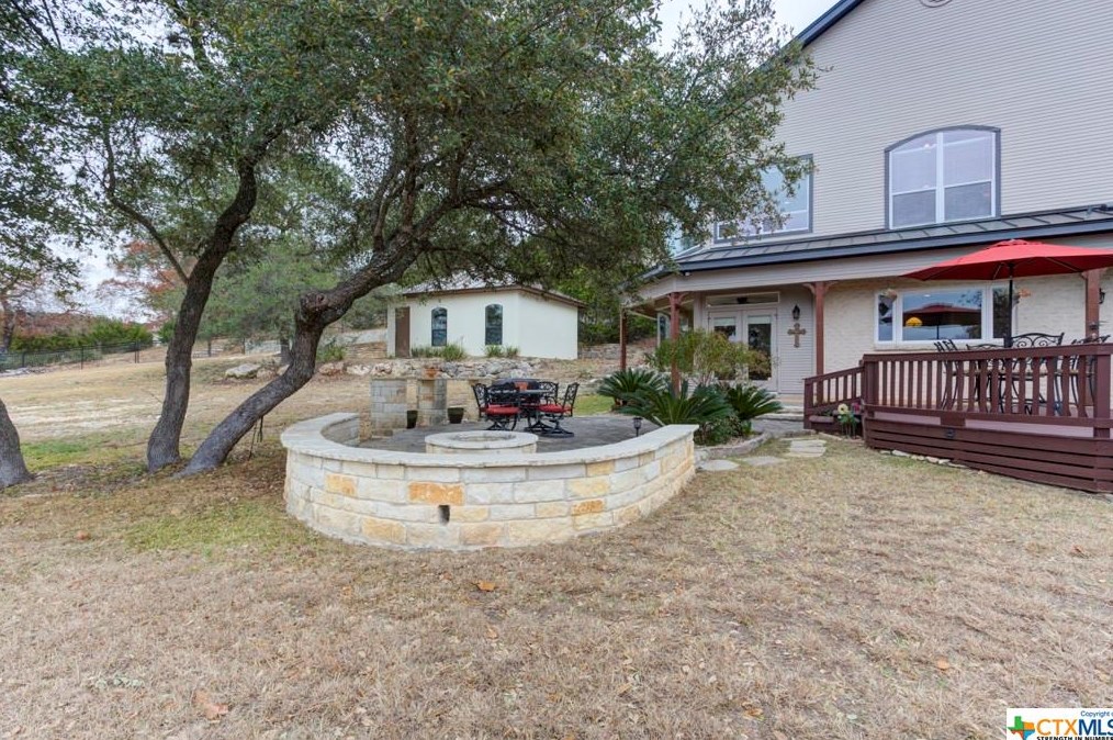 1025-1031 Kings Cv Dr, New Braunfels TX exterior
