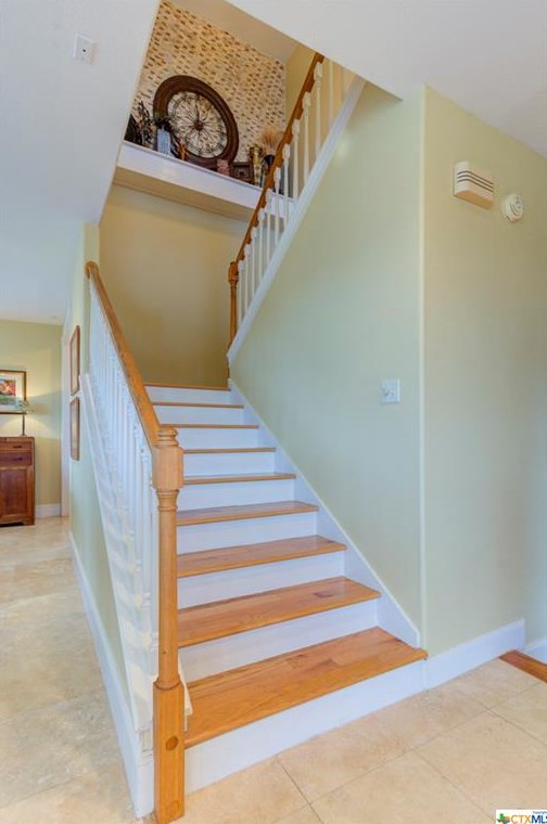 1025-1031 Kings Cv Dr, New Braunfels TX exterior