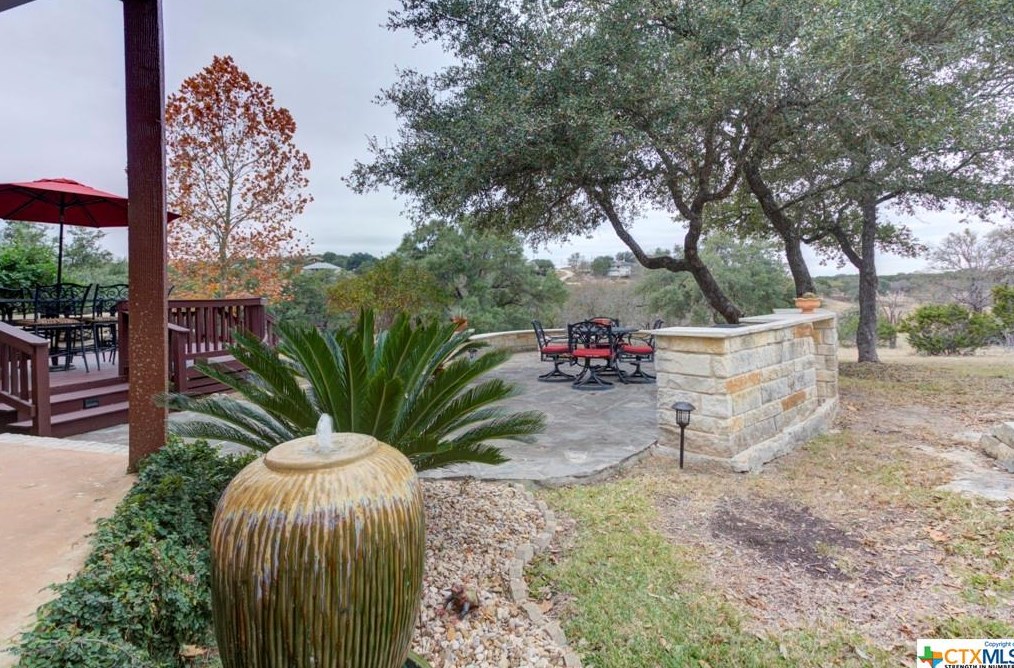 1025-1031 Kings Cv Dr, New Braunfels TX exterior