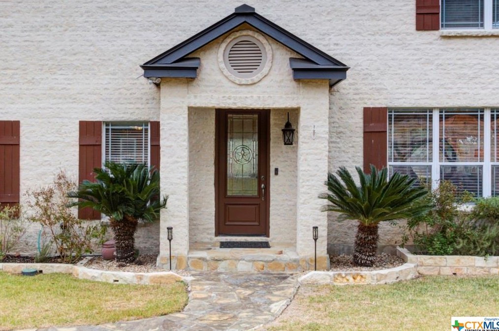 1025-1031 Kings Cv Dr, New Braunfels TX exterior