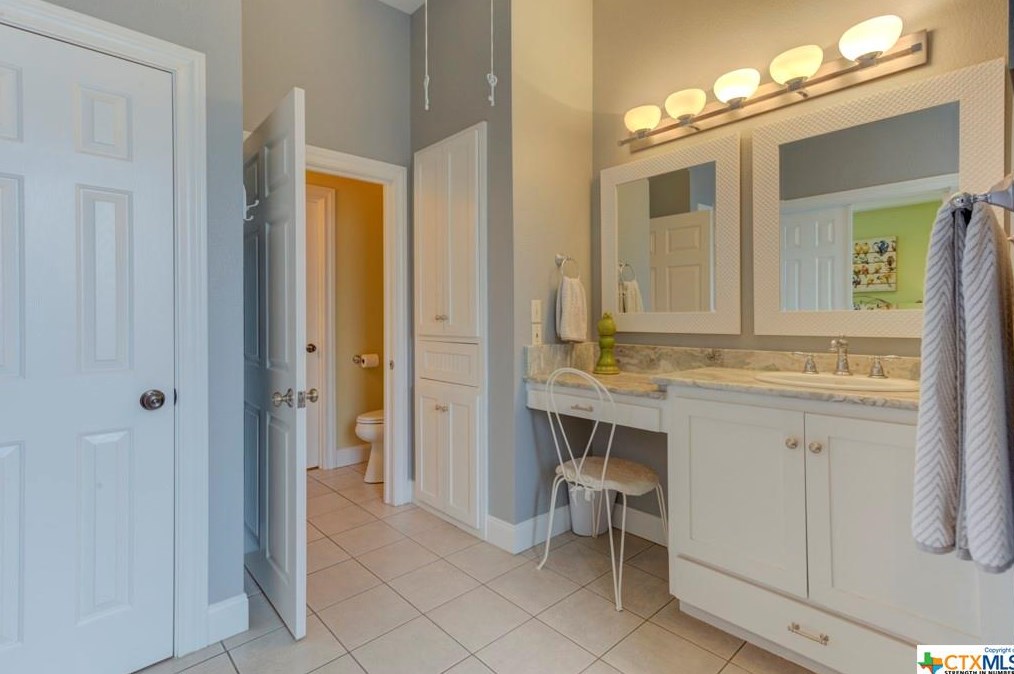 1025-1031 Kings Cv Dr, New Braunfels TX exterior