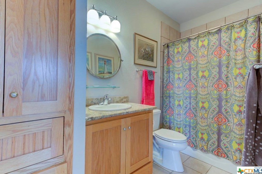 1025-1031 Kings Cv Dr, New Braunfels TX exterior